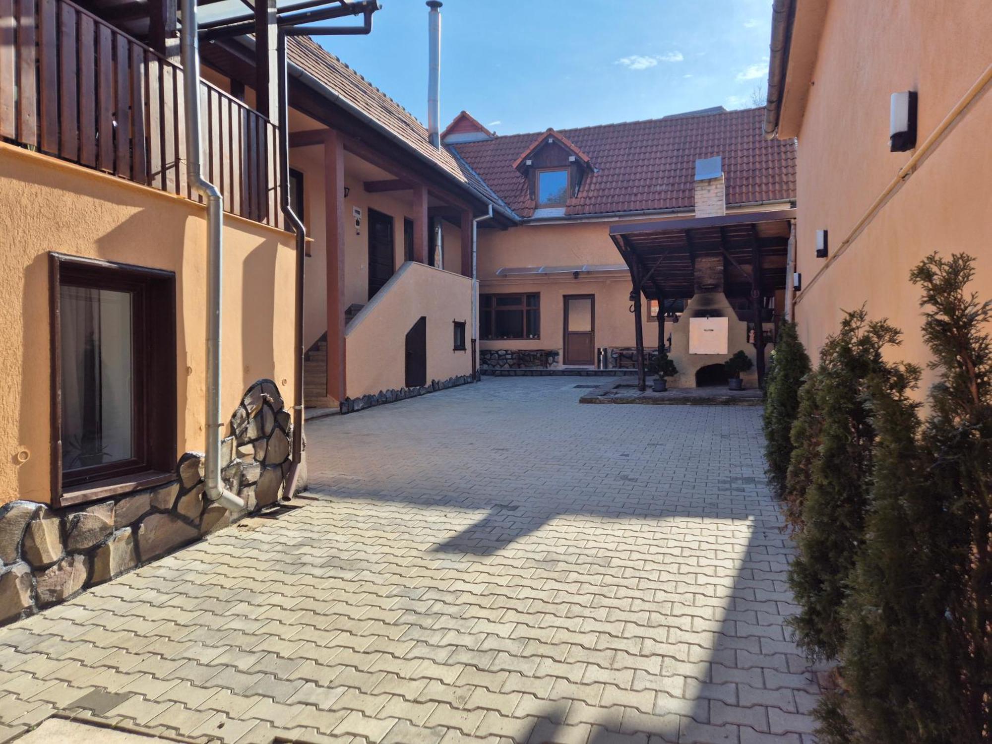 Pensiunea Carul Mare Răşinari Exteriör bild